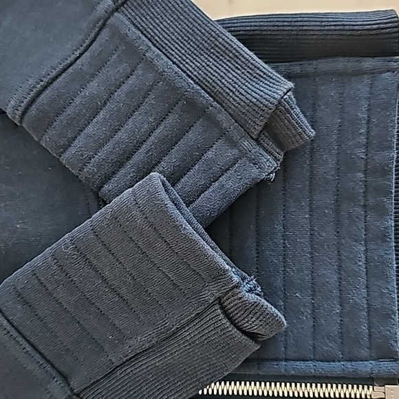 Excellent condition lululemon funnel-neck full zip sweater, teal, size 2 - Picture 6 of 8